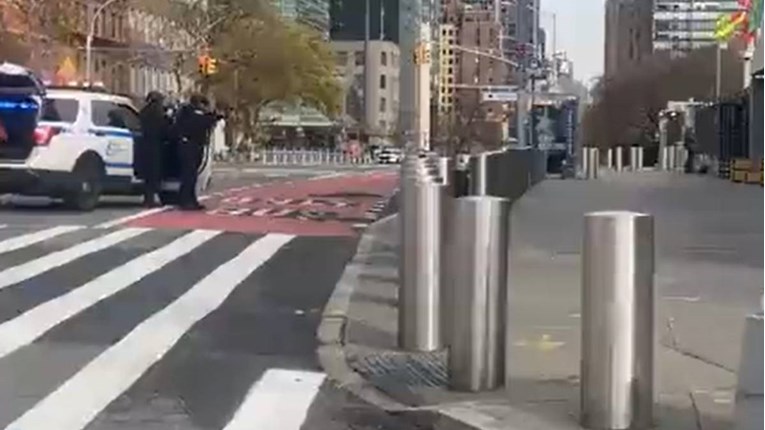 PANIKA ISPRED SJEDIŠTA UN-A U NJUJORKU: Policija opkolila naoružanog muškarca (VIDEO)