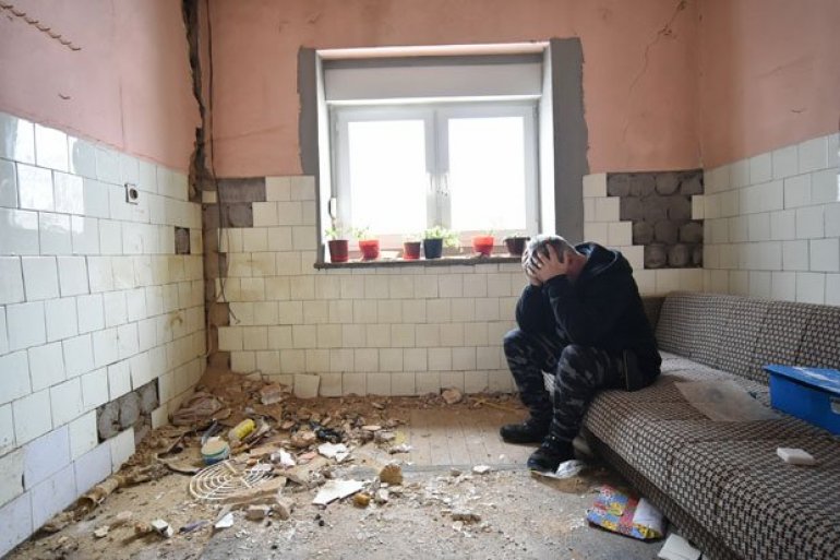 STIDI LI SE IKO? Život u kontejneru sumorna realnost i GODINU DANA nakon zemljotresa