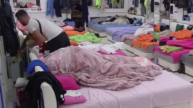 BIZARNO! Proslavili pomirenje ŽESTOKOM AKCIJOM: Maja i Car DIVLJALI pred punom sobom, zadrugari POSMATRALI U NEVJERICI! (VIDEO 18+)