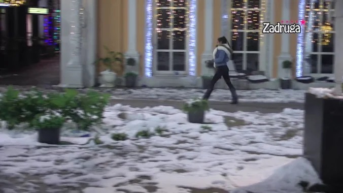 SPREMNA DA NAPRAVI HAOS ZA DVA MINUTA! Maja načula da je Dalila dobacivala Caru pa krenula da je postavi na mjesto (VIDEO)