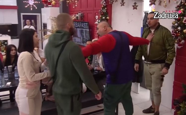 ŽESTOK SUKOB CARA I MENSURA Obezbjeđenje i Miki ih razdvajali (VIDEO)