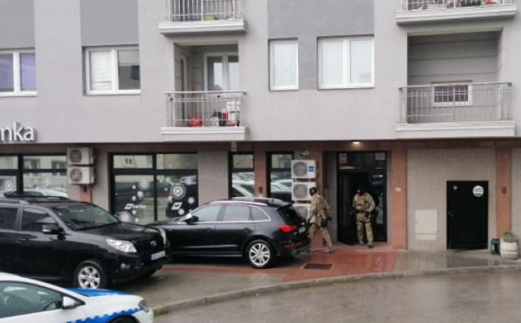 SIPA NA MACANOVOJ VIKENDICI pronašla dva kalašnjikova, imaju li veze s ubistvom sarajevskih policajaca?