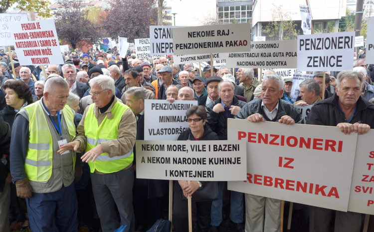 I PENZIONERI SPREMAJU BUNT "Voda došla do grla!"