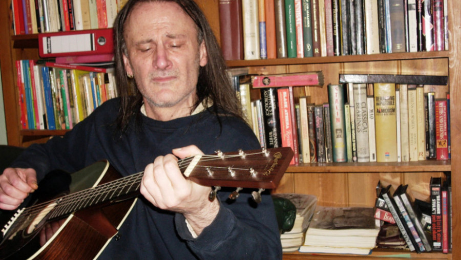 DŽONI ŠTULIĆ POČASTIO fanove dvostrukim albumom! "Uz ovo ću DOČEKATI novu godinu"