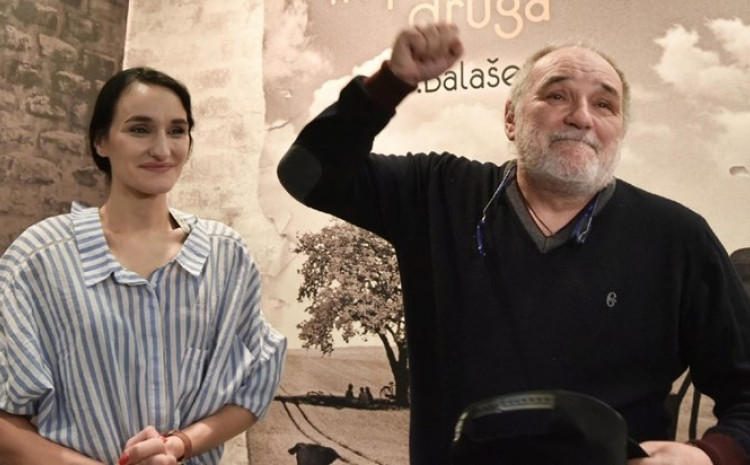 PORODICA BALAŠEVIĆ OPET NA UDARU KRITIKE! Đoletova ćerka Beba nije mogla da odoli pa sve ISTRESLA na Tviteru (FOTO)