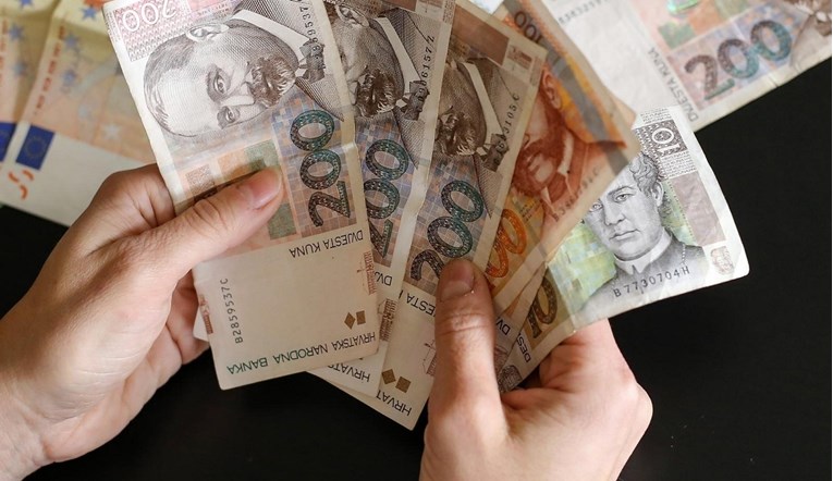 PREVARILE NAIVNU STARICU OD 76 GODINA NA SRAMAN NAČIN! Evo kako su izigrale njeno povjerenje