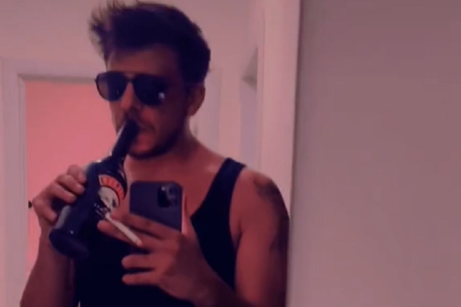 POZNATI TIKTOKER I GLUMAC zabarikadiran u stanu, prijeti samoubistvom! (VIDEO)