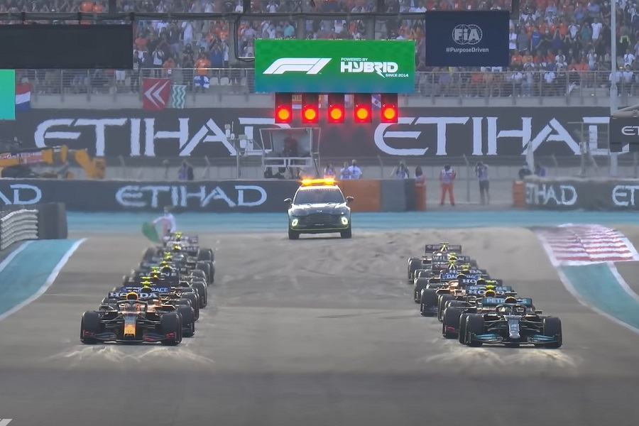 KREĆE FORMULA 1 Ferstapen i Red Bul brane titulu