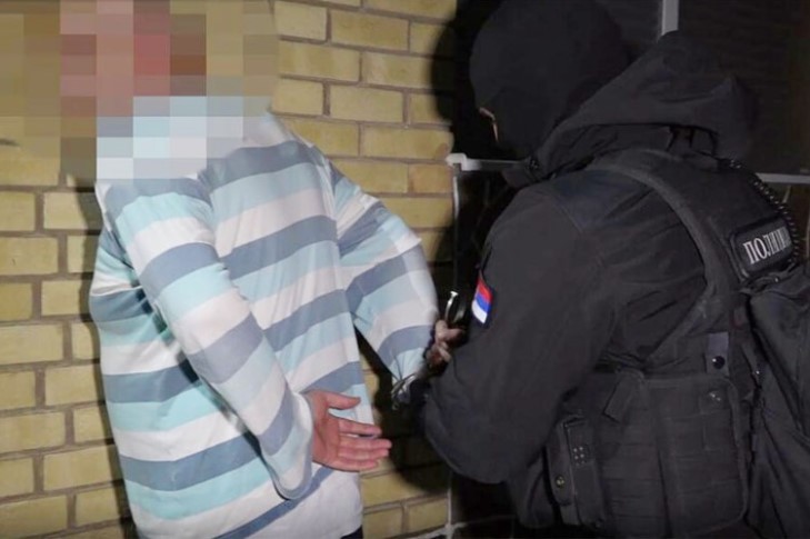 POLICAJAC UHAPŠEN ZBOG šverca migranata, palo još 15 osoba