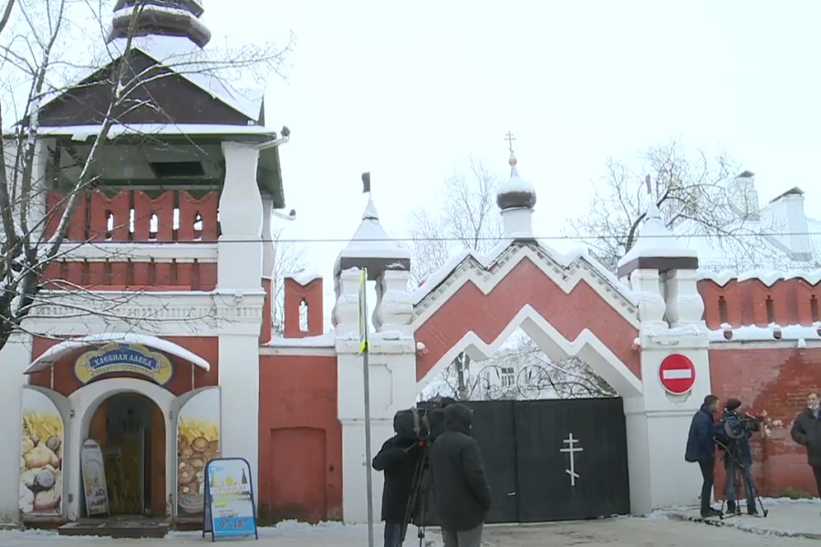 HTIO RAZNIJETI DRUGARE i nastavnike tokom vjerske molitve! (VIDEO)