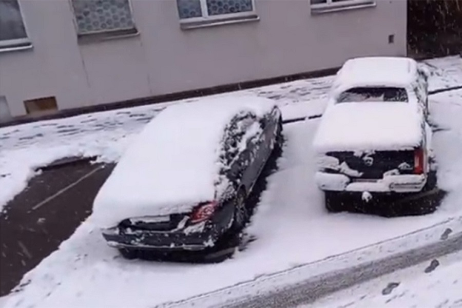 IZNENADIO IH SNIJEG Kamioni i autobusi kližu ulicama, POVRIJEĐENO devet osoba! (VIDEO)