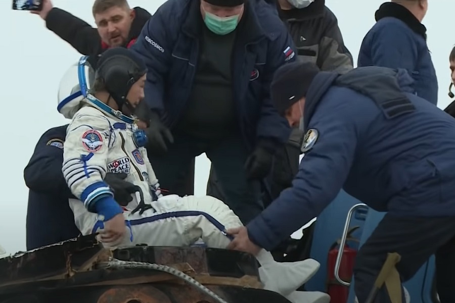 SVEMIRSKI TURISTI se vratili na Zemlju! (VIDEO)
