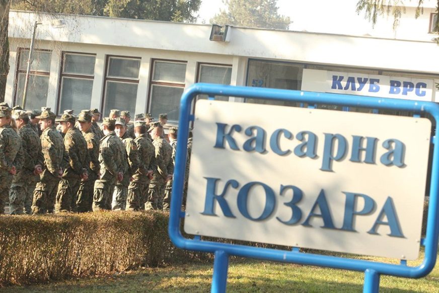 ŠOK U BANJALUCI! Vojna policija na terenu: U krugu kasarne Kozara pronađeno tijelo