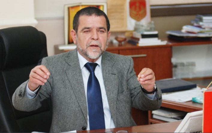 SIMIĆ PONOVO ŠOKIRA IZJAVAMA! "Nisu naši birači budale, nisu mnogo pismeni, al’ taman"! (VIDEO)