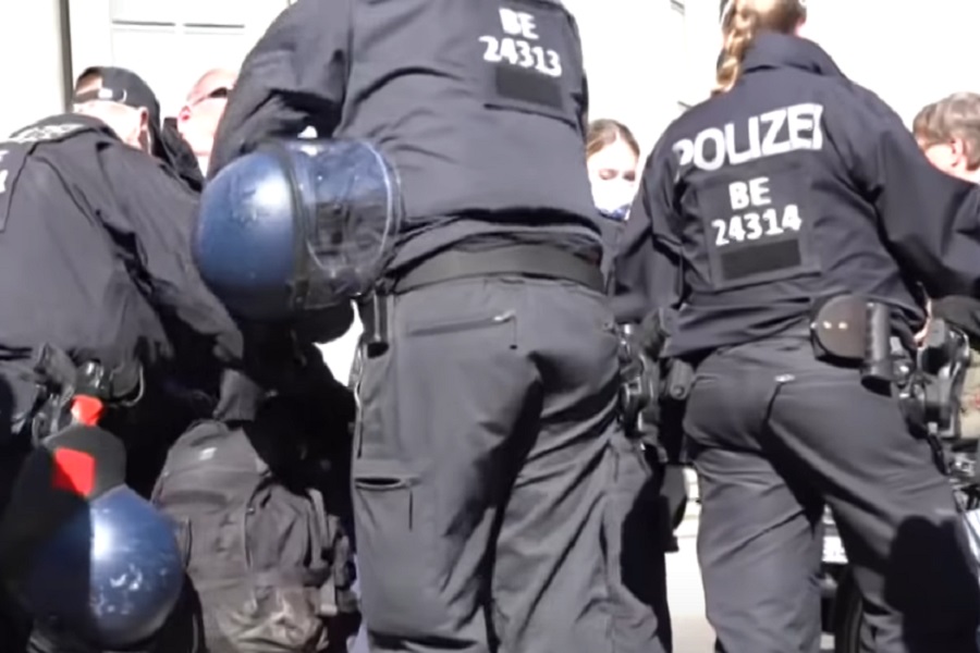 NJEMAČKA U KOVITLACU pandemije i pokušaja ubistava!
