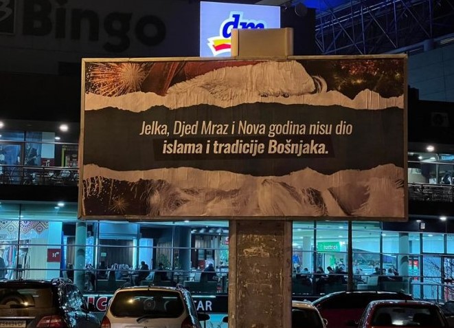 SKANDALOZAN BILBORD! Djed Mraz i Nova godina PROTJERANI iz Zenice, jer "nisu dio tradicije Bošnjaka"!