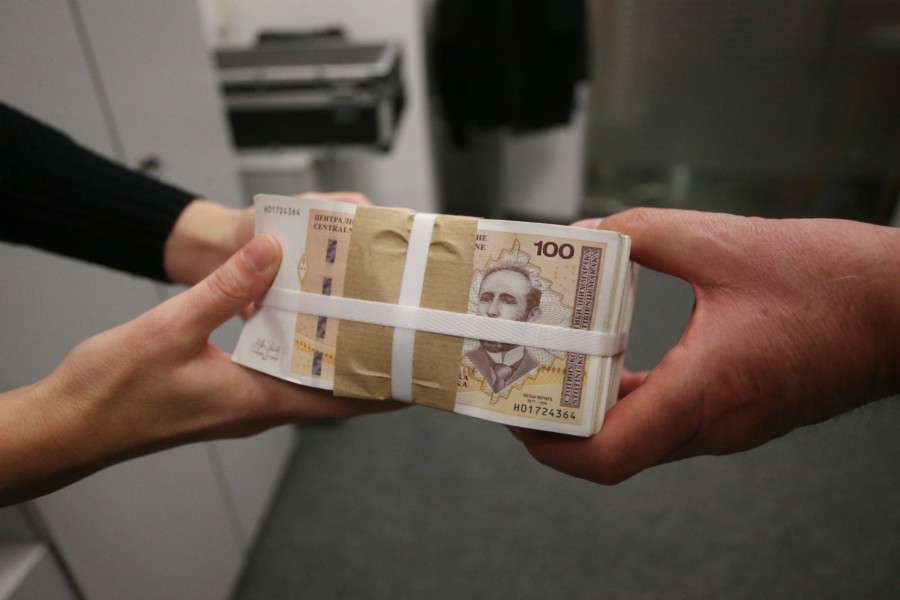 SMANJILI BROJ RADNIKA, a dobili pozamašne podsticaje iz Budžeta RS