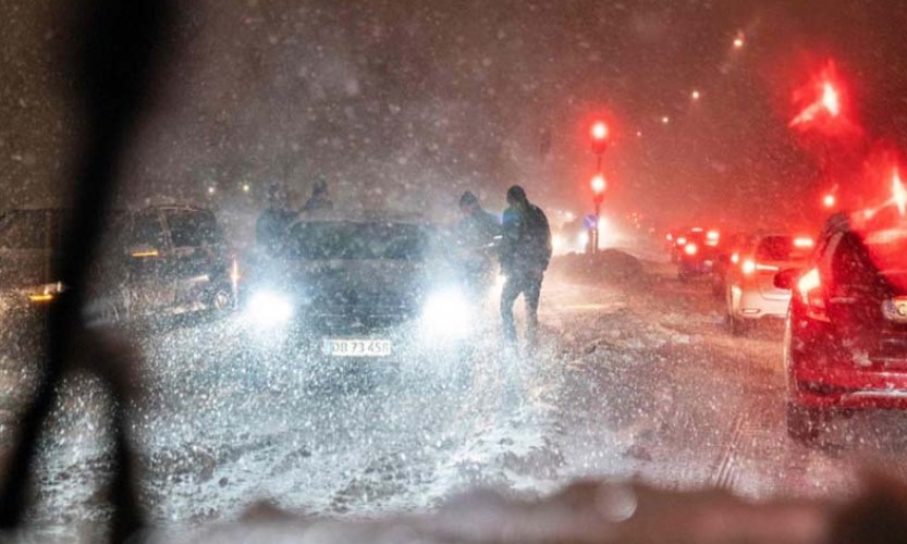 OLUJA IH ZAROBILA U PRODAVNICI kupci i radnici našli način da uživaju!