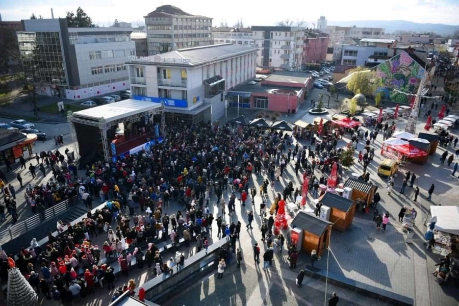 POČELA PRIJEDORSKA ZIMA, PRAVA PRAZNIČNA IDILA! Uz bogat sadržaj građani će uploviti u 2022. godinu