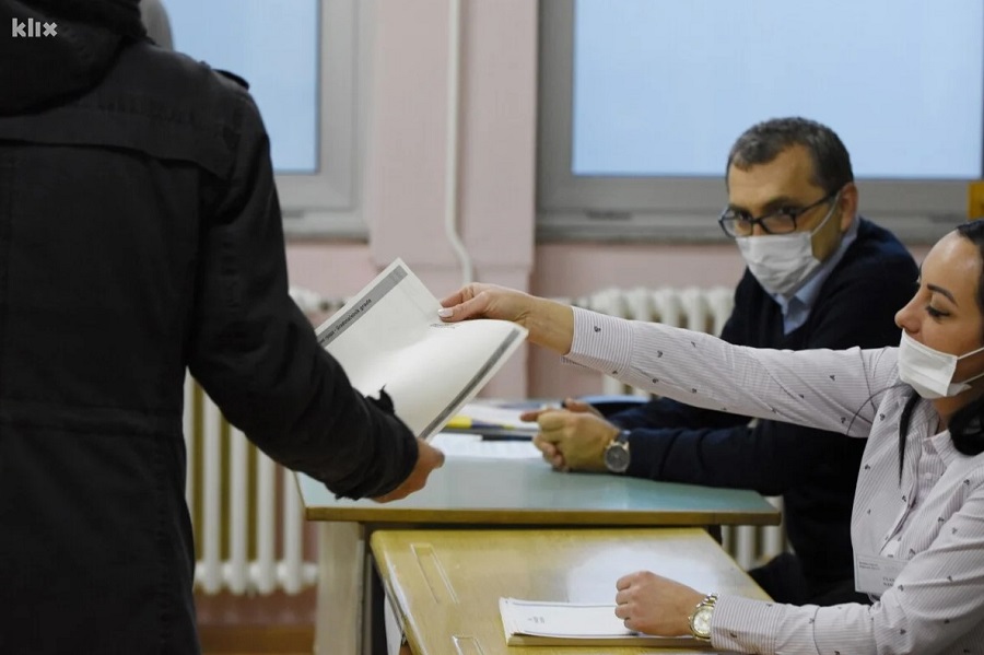 OTVORENA BIRALIŠTA U PRIJEDORU Građani biraju novog gradonačelnika
