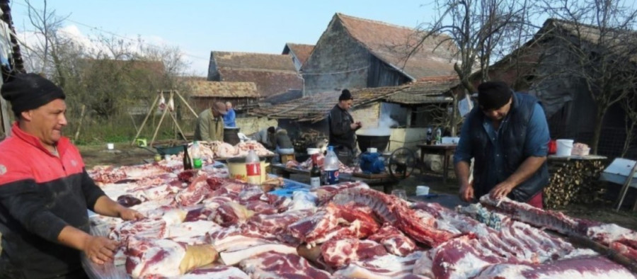 TUGA! PREMINUO OTAC četvoro djece, posjekao se tokom svinjokolja i nasmrt ISKRVARIO!