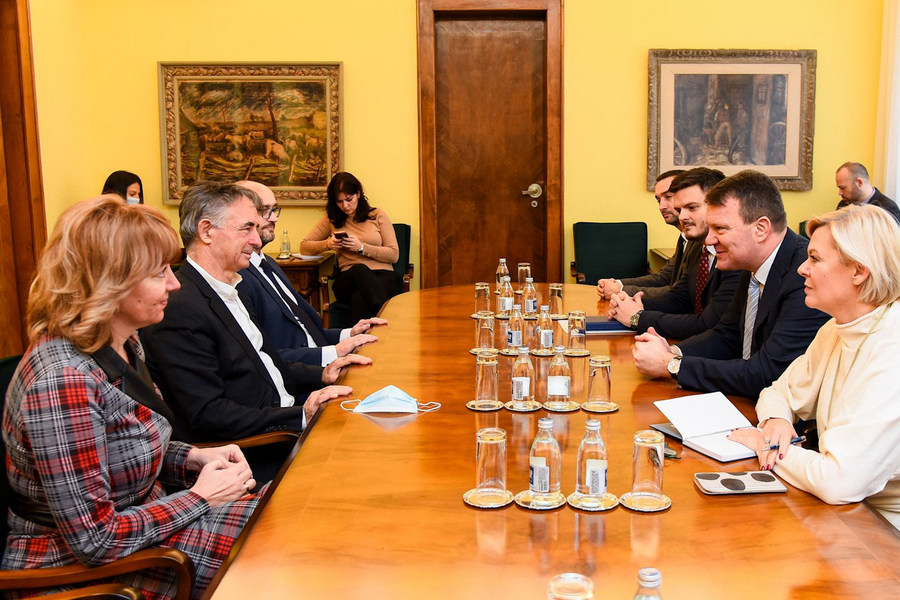 SASTALI SE MIROVIĆ I PUPOVAC Dogovoren nastavak finansiranja programa očuvanja identiteta Srba