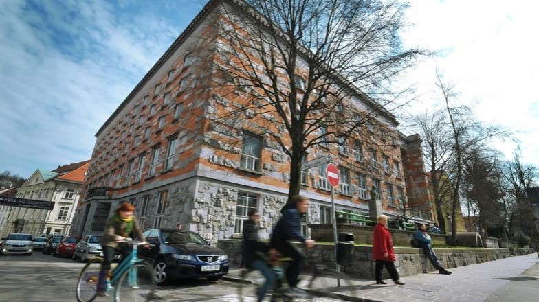 OTKRILI „UMJETNIČKO DJELO” dok su mijenjali prozore! Vjerovatno ga je nacrtao GRAĐEVINSKI radnik! (FOTO)