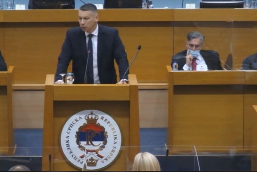 NA OVAKVOG NEŠIĆA NISMO NAVIKLI, PREVLADALE ISKRENE EMOCIJE I TUGA na posebnoj sjednici RS Direktno prozvao Dodika: "Šta si učinio da budemo JEDINSTVENI U OČUVANJU RS!?"