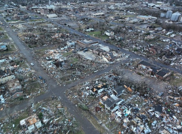 APOKALIPSA! AMERIKU POGODILO NAJMANJE 30 TORNADA, samo u Kentakiju poginulo 50 ljudi. Pogledajte snimke (VIDEO)