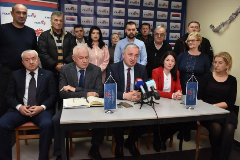 RASPUŠTEN GRADSKI ODBOR PDP-A U PRIJEDORU, za povjerenika imenovan Miodrag Deretić