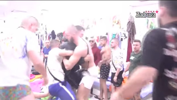 NEVIĐENI HAOS U “ZADRUZI“ Marko pretukao Dina na spavanju, pa počeo da ga guši! (VIDEO)