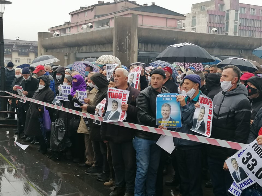 POČEO PROTEST PODRŠKE GRADONAČELNIKU Kasumoviću: "Fudo, Zenica je uz tebe"