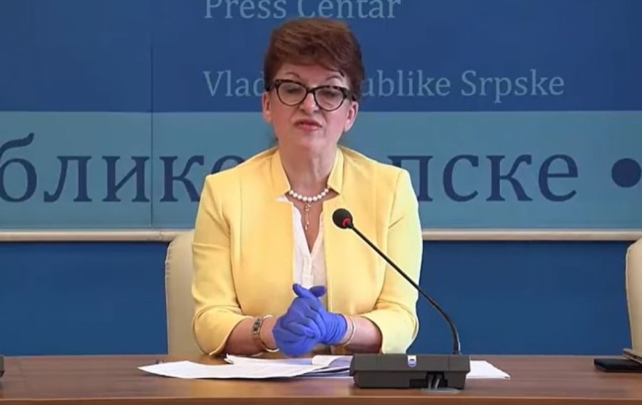 MINISTARKA VIDOVIĆ ZABORAVILA GDJE SE NALAZI, pa sočno opsovala za govornicom! IZNERVIRALI je pitanjima o budžetu RS! (VIDEO)