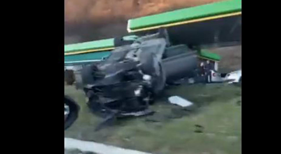 STRAVIČNI PRIZORI U ZENICI U saobraćajnoj nesreći četiri osobe povrijeđene, automobil završio na krovu (VIDEO)
