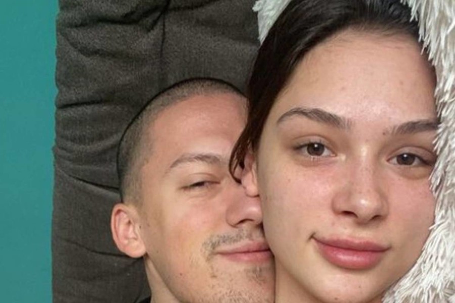 OVO JE KRAJNJE VULGARNO I ZA NJEGA: BAKA PRASE PROSTAČKI čestitao godišnjicu veze djevojci! Još jednom uspio šokirati javnost (FOTO)