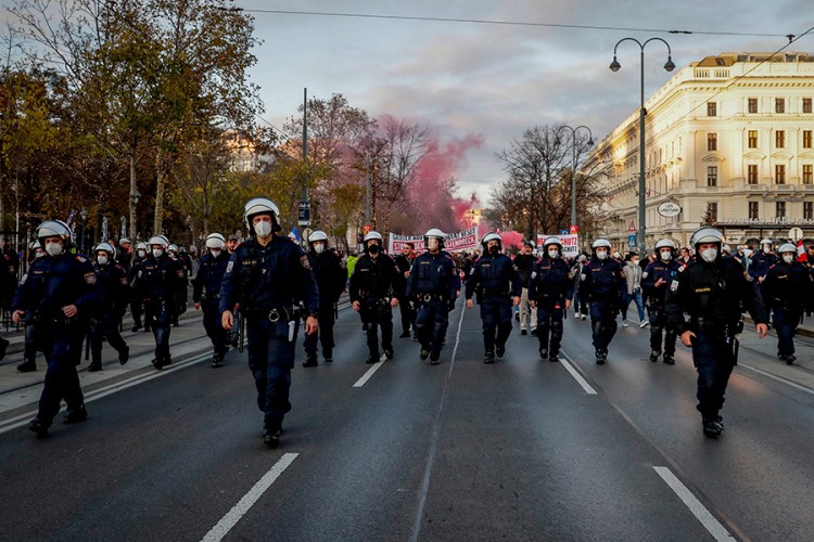 BEČ SE SPREMA ZA VELIKE PROTESTE Grad blokiran, u pripravnosti 1.200 čuvara reda
