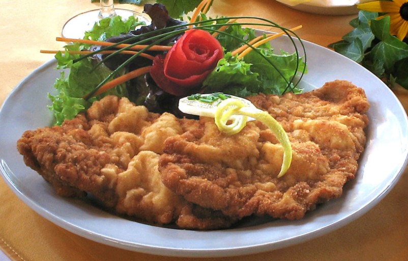 ORIGINALNI RECEPT ZA BEČKU ŠNICLU: Pripremite savršenstvo u svojoj kuhinji!