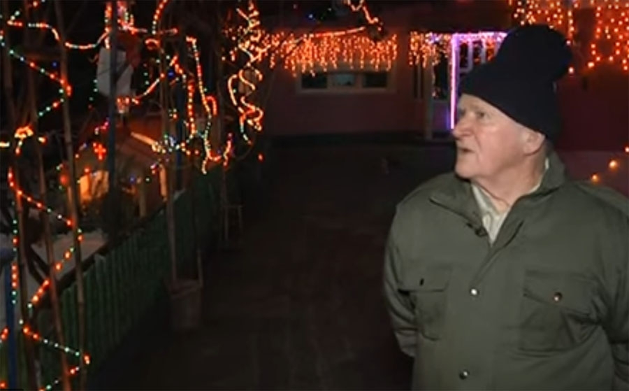 SUPRUGA NA NJEGA ZAGALAMI, ALI ON NE POSUSTAJE Bajkoviti prizori iz mjesta kraj Tuzle obišli svijet (VIDEO)