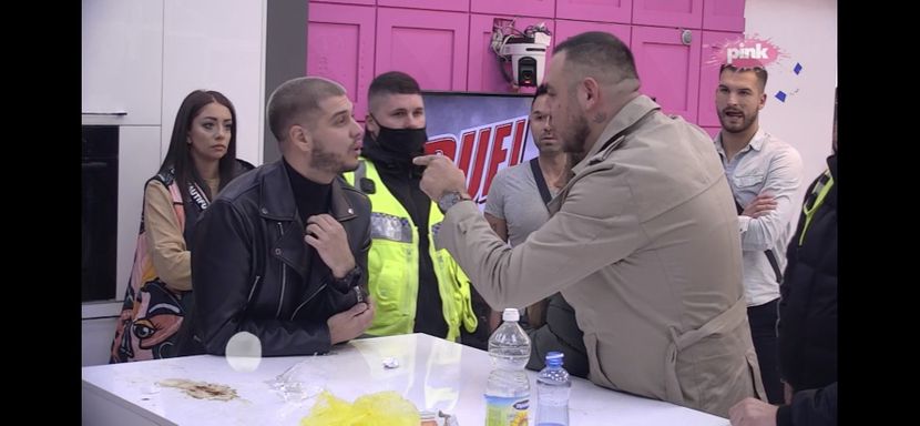 DEJAN KRENUO DA CARU ZALIJEPI ŠLAG U FACU, on nasrnuo na njega - Dalila uletjela u okršaj