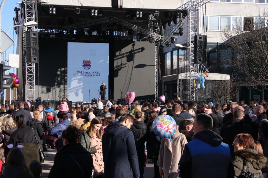 MALIŠANI U BANJALUCI PROSLAVILI DJEČIJU NOVU GODINU! Najmlađi sugrađani uživali u bogatom programu