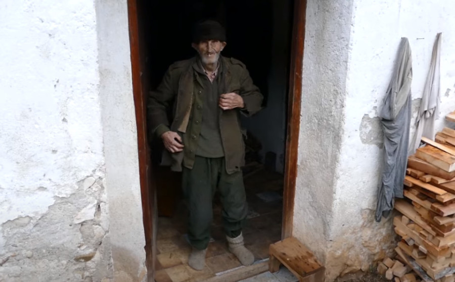 DJED HUSO PREPUN JE MUDROSTI KOJU NESEBIČNO DIJELI na društvenim mrežama: Kud si se vero, slabo si se dero! (VIDEO)
