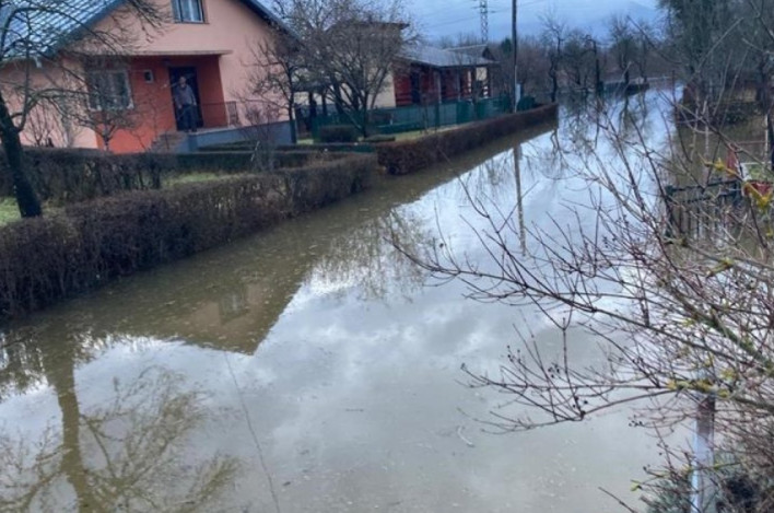 POPLAVE U HRVATSKOJ POPRIMAJU ŠIROKE RAZMJERE! Gospić pod vodom, mnogi putni pravci nisu prohodni