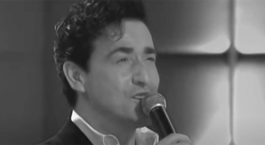 PREMINUO POPULARNI PJEVAČ: Fanovi se opraštaju na drušvenim mrežama!