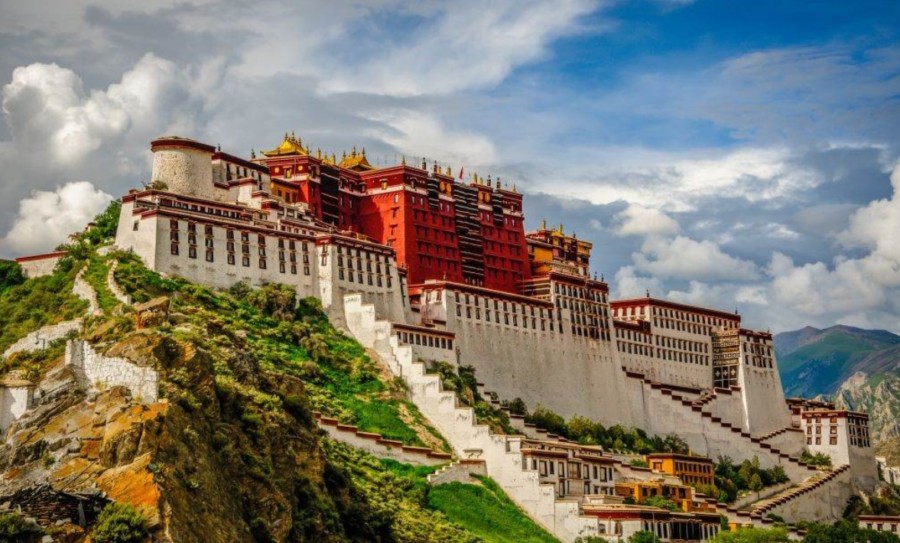U NJOJ SU ŽIVJELI I UMIRALI KRALJEVI I DALAJ LAME: Drevna palata na vrhu svijeta, simbol tibetanskog budizma!