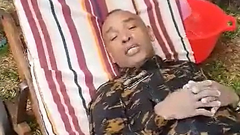 NEVJEROVATNA SNAGA MINISTRA POLICIJE MADAGASKARA! Nakon pada helikoptera satima plivao do obale: Iscrpljen poslao snažnu poruku (VIDEO)