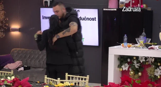 MAJA NAPRAVILA HAOS I ZASJENILA BOŽIĆNU PROSLAVU! Filip je tješio ali ona je zbog VEŠ MAŠINE izgubila razum (VIDEO)