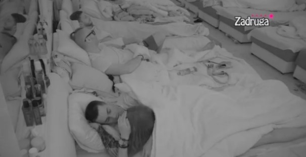 MATEJA I ANA u strasnom zagrljaju, Tara će poluditi od bijesa!