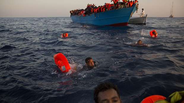 TONE ČAMAC SA PEDESET MIGRANATA! Kritična situacija u Grčkoj, spasioci u potrazi za nestalima