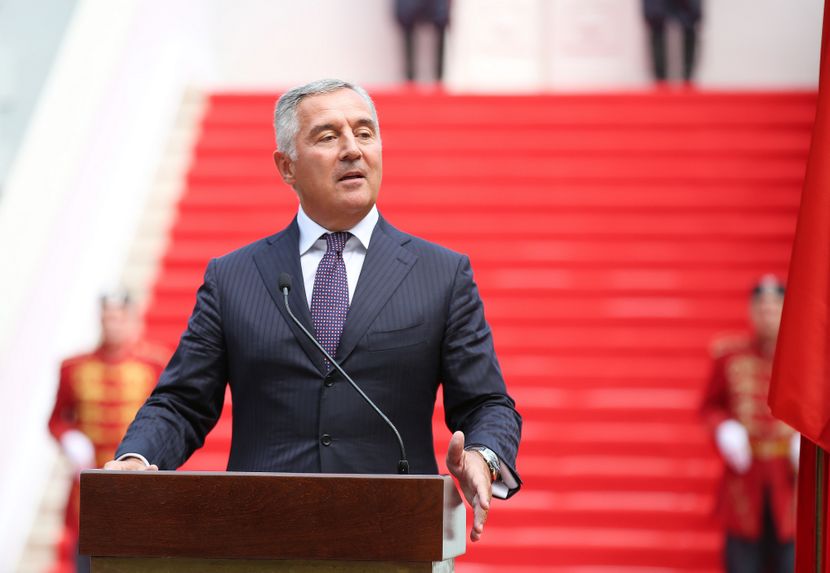 MILO ĐUKANOVIĆ SNIMLJEN SA PJEVAČICOM: Grlili se pred svima, pa se ona oglasila (FOTO/VIDEO)