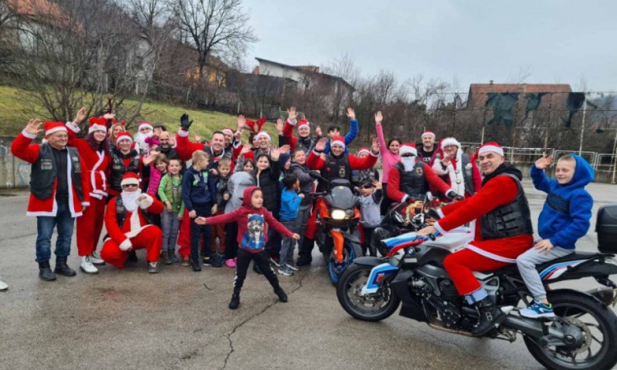 DIVAN GEST U TUZLI! MOTO-MRAZOVI obradovali mališane poklonima